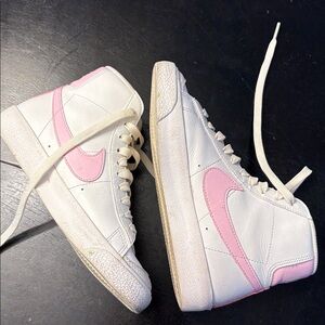 Nike Vintage High-Tops in white and Pink Blazers size 3.5 youth
